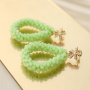 Comment incorporer les boucles d'oreilles &agrave; facettes et les bracelets dans votre collection ?
