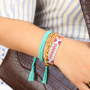 Comment pr&eacute;senter des bracelets et des cha&icirc;nes de chevilles tendance ?
