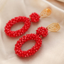 Comment incorporer des pendentifs &agrave; facettes dans des boucles d'oreilles tendance ?