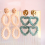 Comment incorporer des pendentifs &agrave; facettes dans des boucles d'oreilles tendance ?