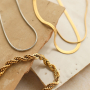 Associez colliers et bracelets en acier inoxydable
