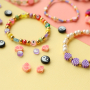 Laissez-vous inspirer! Cr&eacute;ez des bracelets en perles avec une touche d&rsquo;originalit&eacute;.