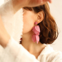 Cr&eacute;ez un look unique avec des boucles d'oreilles avec des fleurs