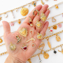 Cr&eacute;ez des bijoux uniques avec des breloques c&oelig;urs, country et smiley