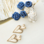 Inspiration avec des boucles d&rsquo;oreilles en raphia et denim