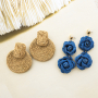 Inspiration avec des boucles d&rsquo;oreilles en raphia et denim