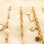 Comment utiliser une attache pour bracelet ?
