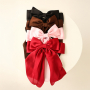 Mix & match votre collection avec des chouchous & barrettes &agrave; n&oelig;ud