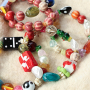 Cr&eacute;er des bijoux avec des perles en verre et en c&eacute;ramique
