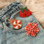 Mix & match : broches de No&euml;l aux formes festives