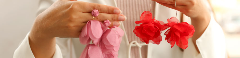 Nouveau! Boucles d'oreilles tendance avec fleurs et n&oelig;uds